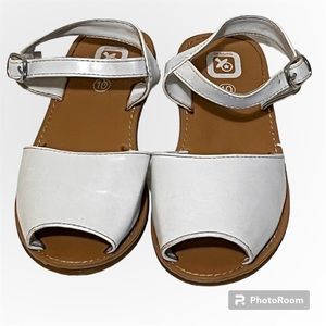 Bessito girls white leather ankle strap  sandals Sz 10